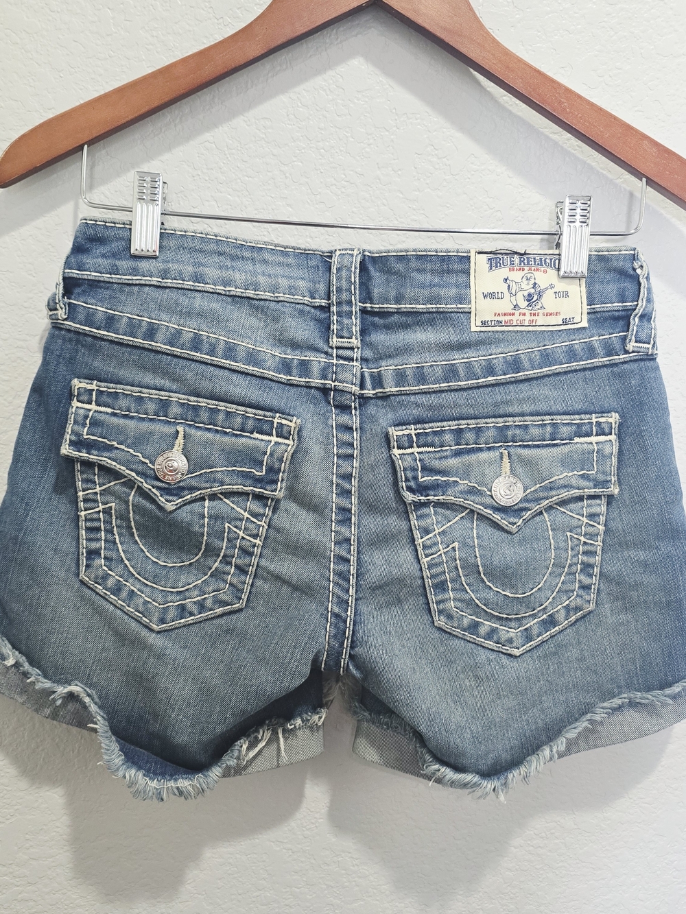 True Religion Joey Denim Shorts Womens Size 26 Blue Frayed Hem Stretch Jean Shor